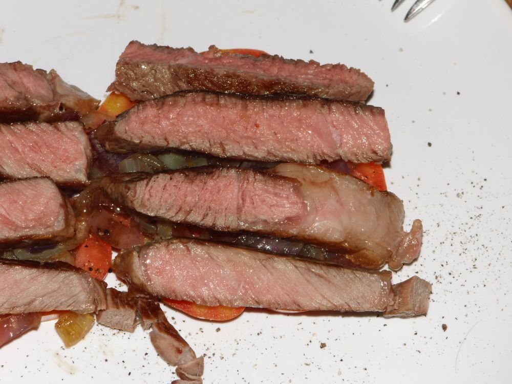 11_jetzt_das_geschnittene_Steak.jpg