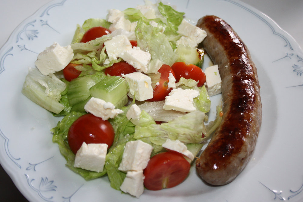 Tellerbild_Bratwurst_Salat (1 von 1).jpg