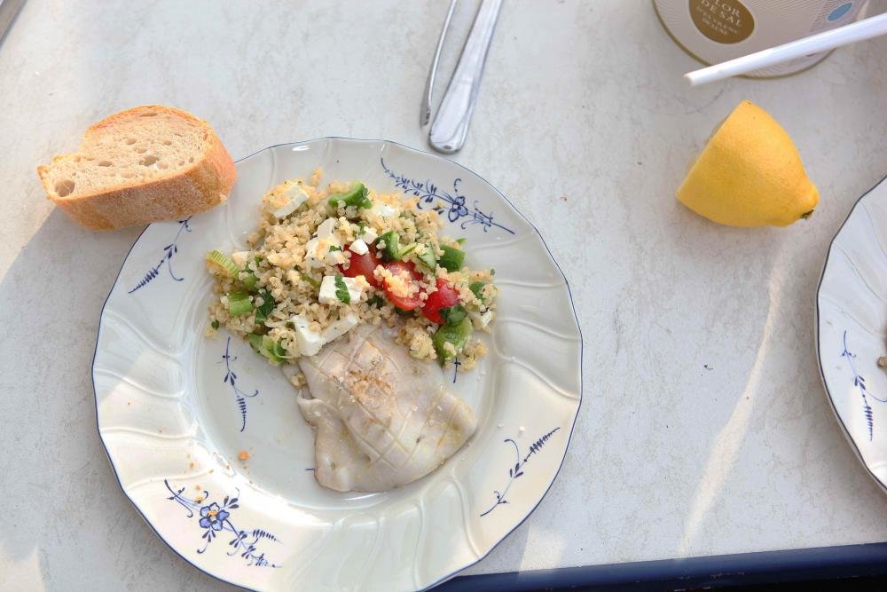 12 Teller Tintenfischtube vom Grill mit Tabule-Salat.jpg