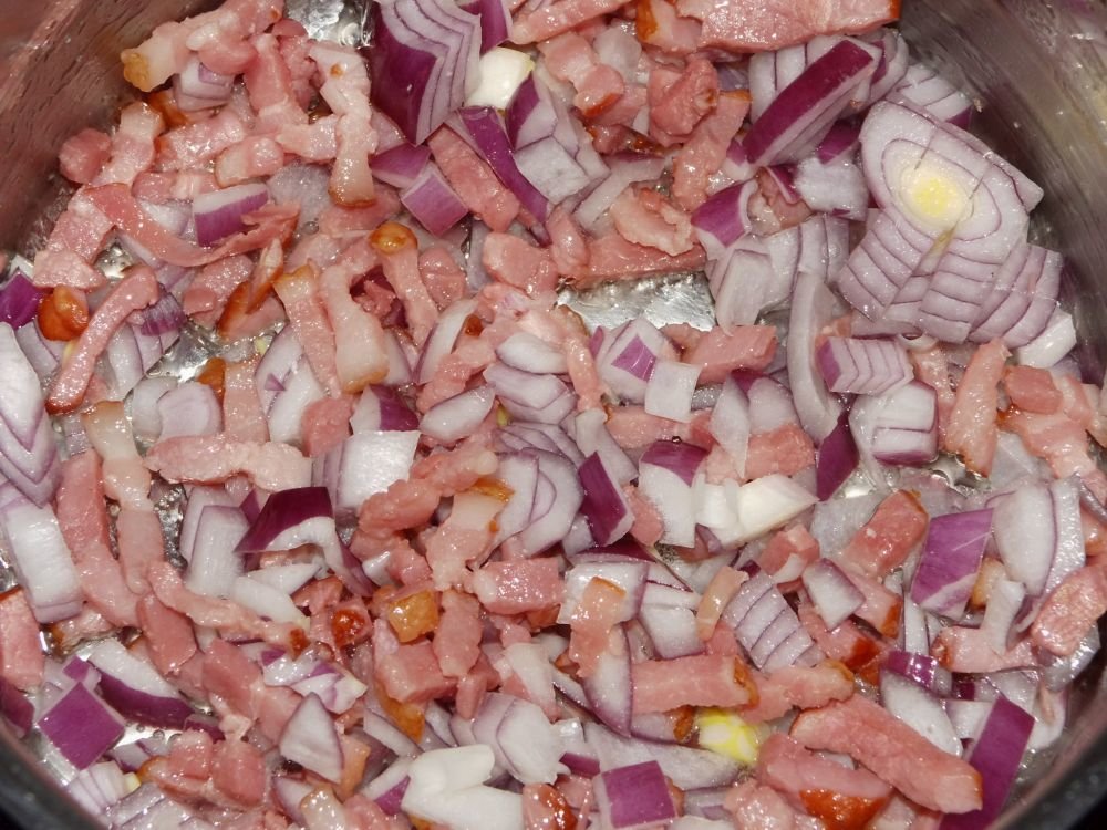 06_Zwiebel_und_Bacon_gemischt.jpg