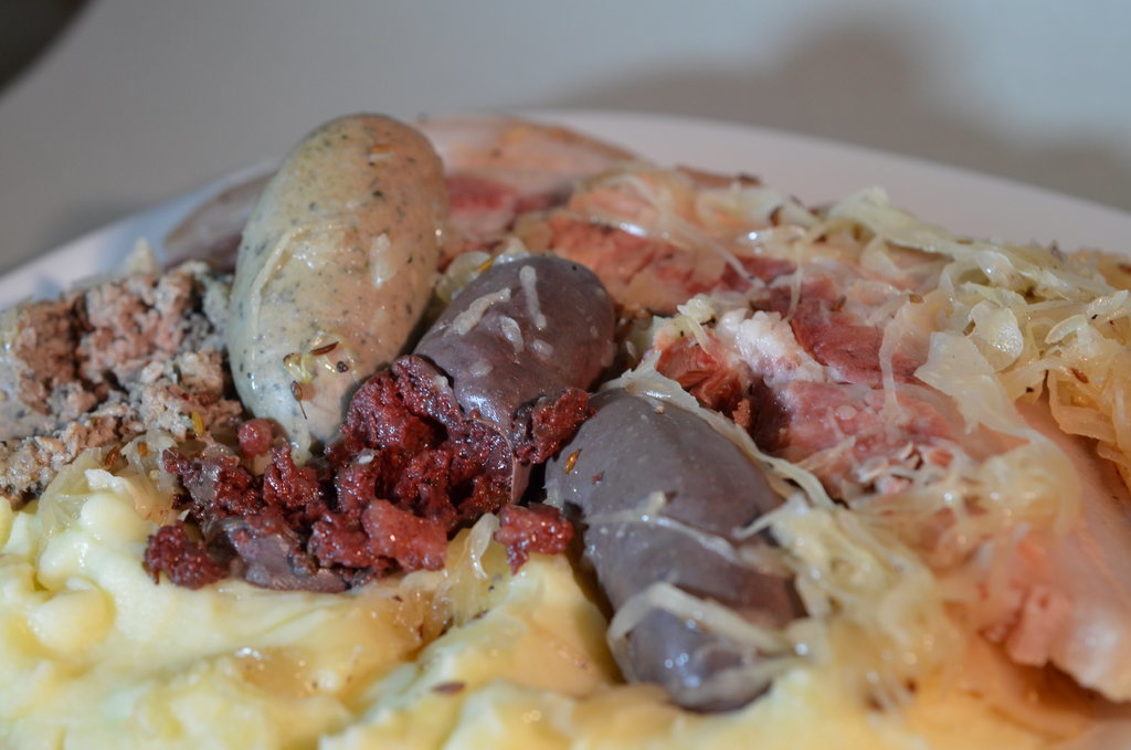 Leber und Griebenwurst mit Sauerkraut (1).jpg