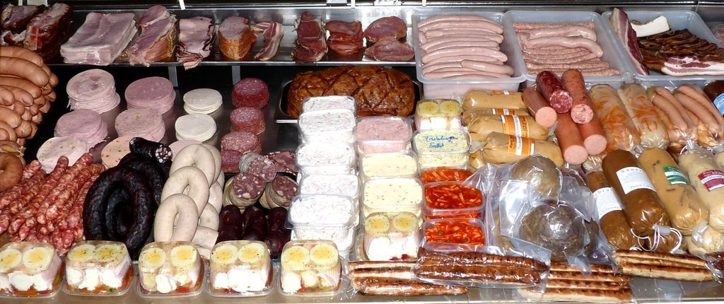 Metzgerei_Schardt_Laden_Wursttheke2_m.jpg