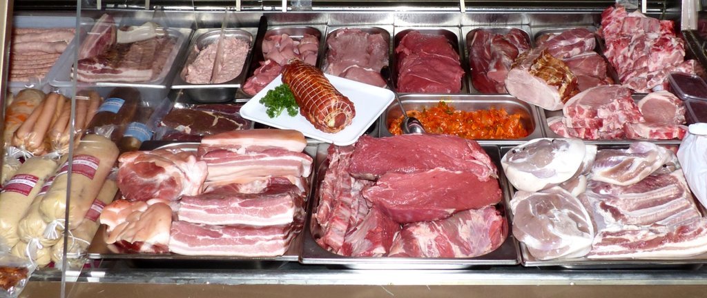 Metzgerei_Schardt_Laden_Wursttheke3_m.jpg
