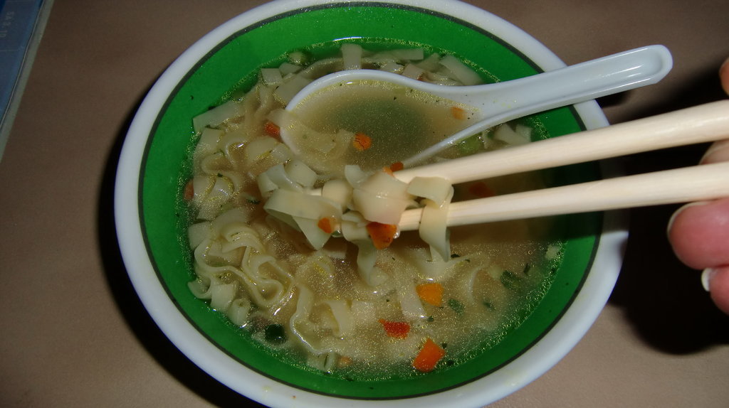 Asiatische Suppe mit Gemüse und Nudeln (6).JPG