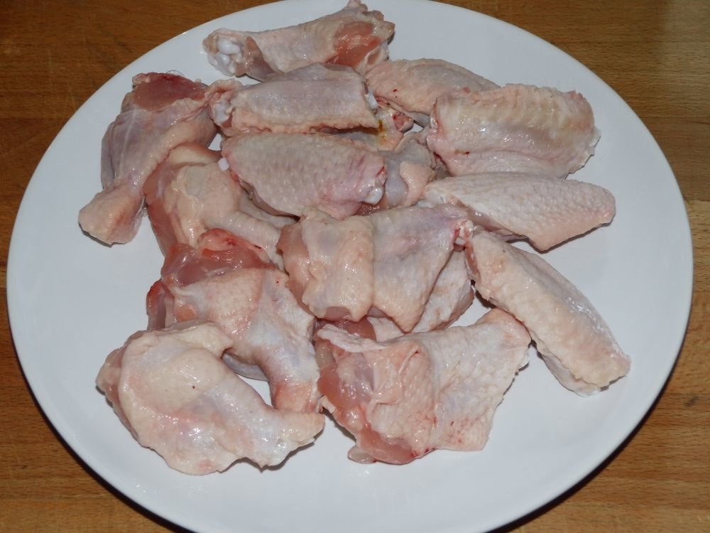 01_Hühnerflügel_im_Gelenk_geteilt.jpg