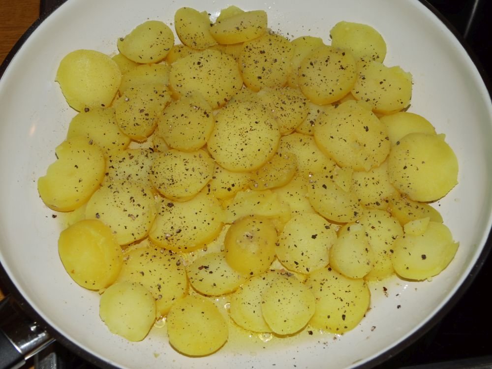06_Kartoffeln_rein.jpg