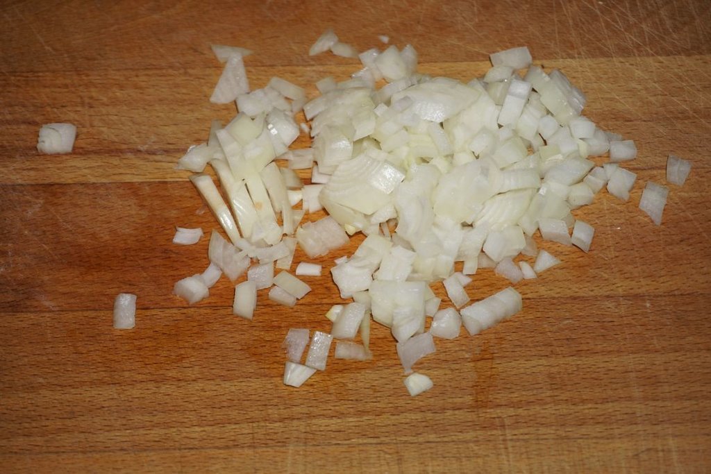 04_Zwiebel_gewürfelt.jpg