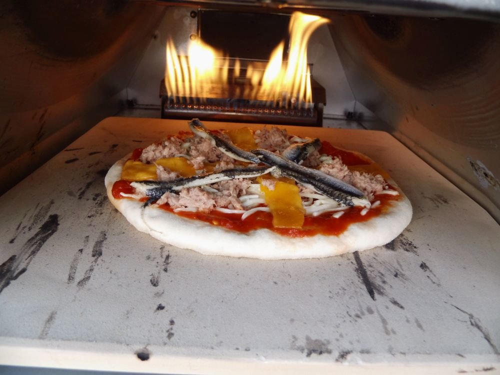 02_Pizza_im_Ofen.jpg