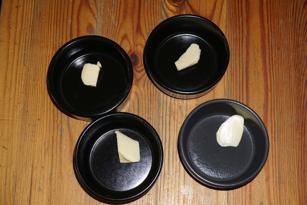 04_Butter_in_die_Förmchen.jpg