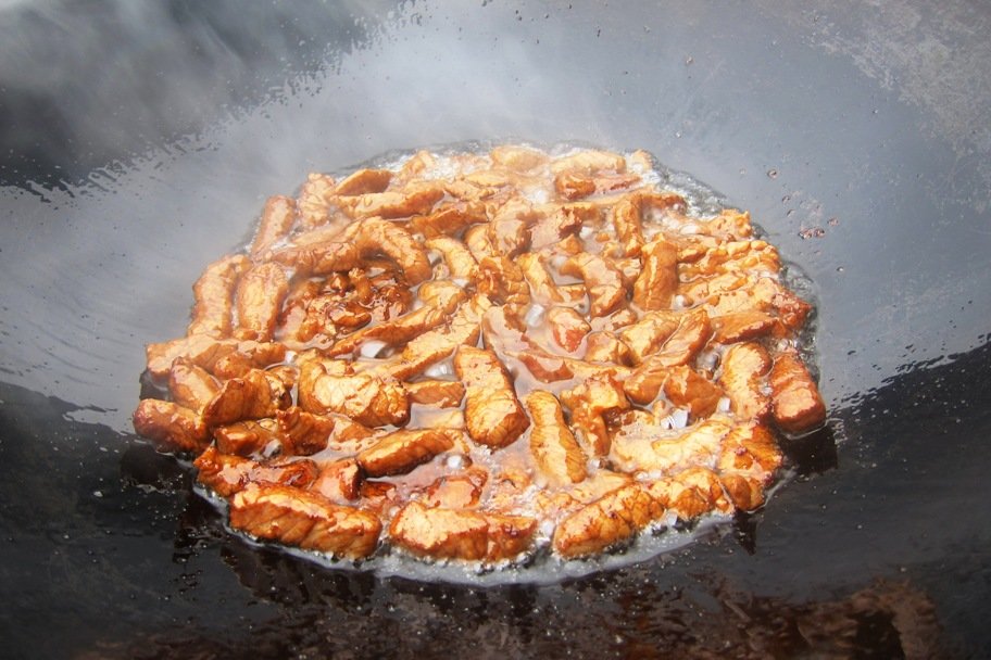 06 - Fleisch kräftig anbraten.jpg