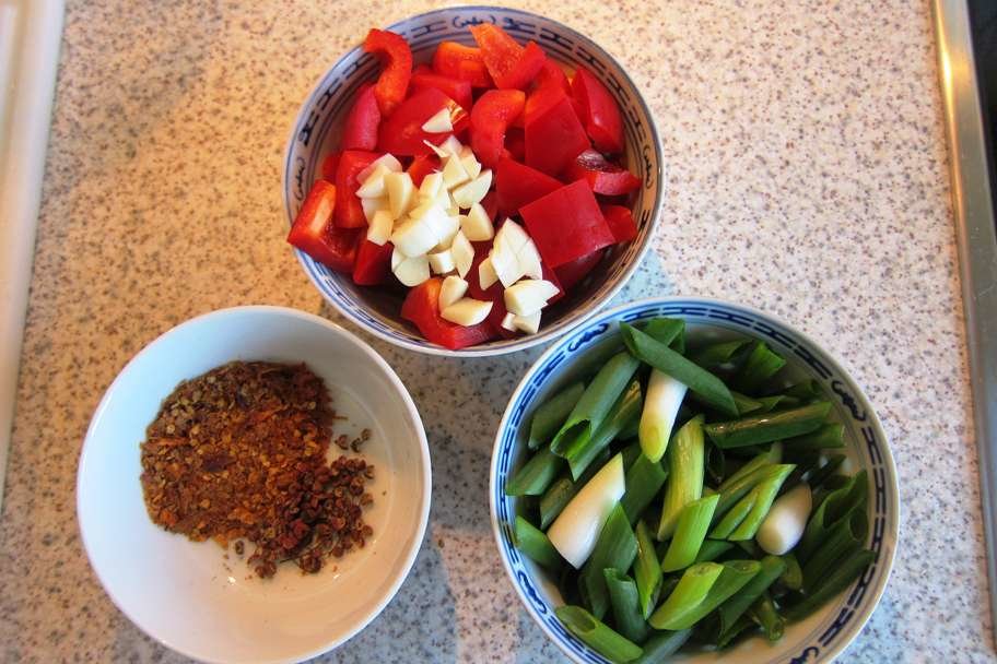07 - Gemüse, Chilis und Sichuanpfeffer fertig.jpg