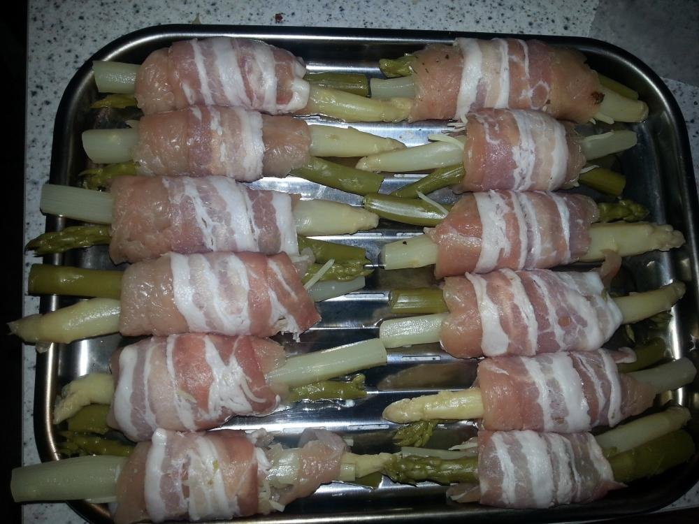 Putenrollies mit Spargel und Bacon.jpg